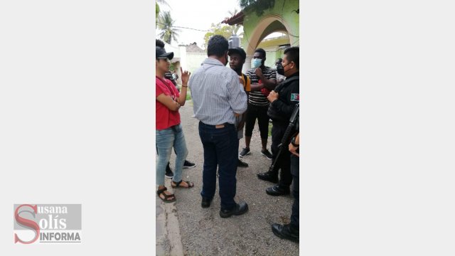 Susana Solis Informa HAITIANOS retienen a taxistas por no llevarlos a Tuxtla Gutiérrez; los dejaron en Puerto Madero