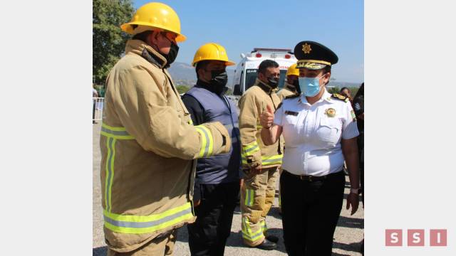 Susana Solis Informa Reconoce Zepeda Soto labor social del cuerpo de bomberos Tuxtla Gutiérrez, Chiapas.