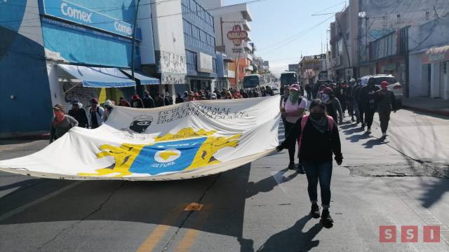 Susana Solis Informa SE MANIFIESTAN estudiantes normalistas; piden infraestructura educativa