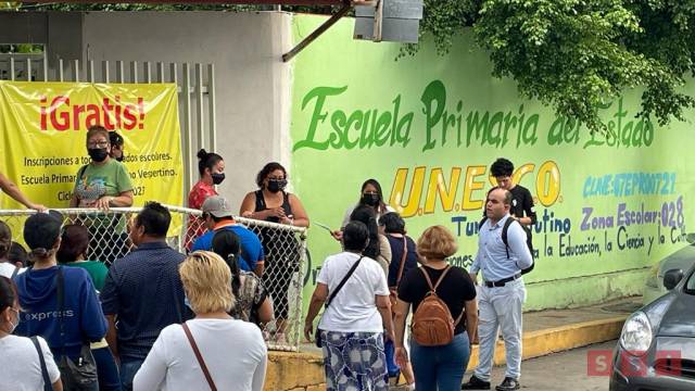 Susana Solis Informa Padres de familia toman escuela primaria por falta de maestros