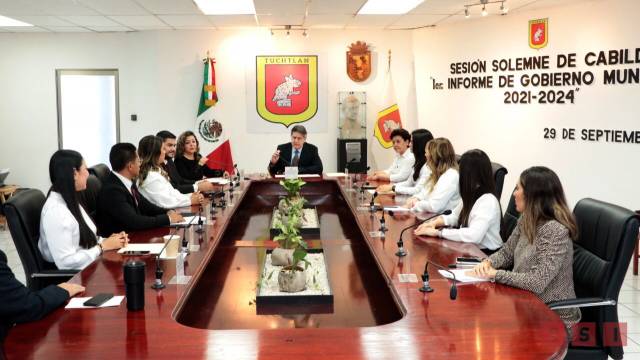 Susana Solis Informa Presenta Carlos Morales el documento del Primer Informe de Gobierno ante el Cabildo de Tuxtla Gutiérrez