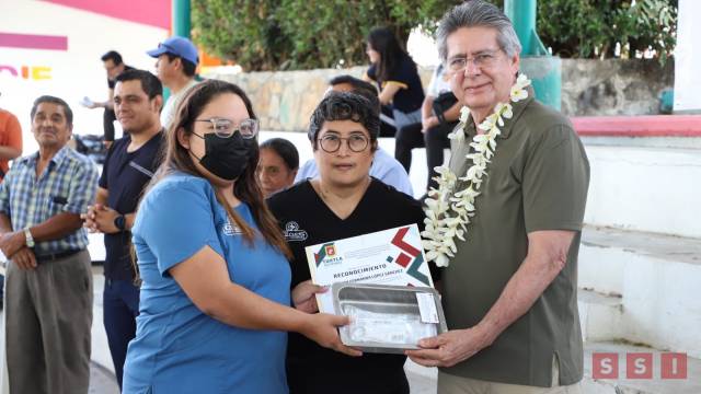 Susana Solis Informa Entrega alcalde kits de instrumentación quirúrgica a médicos veterinarios altruistas