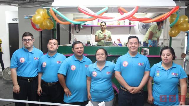 Susana Solis Informa Jóvenes con síndrome de Down atienden la nueva cafetería inclusiva