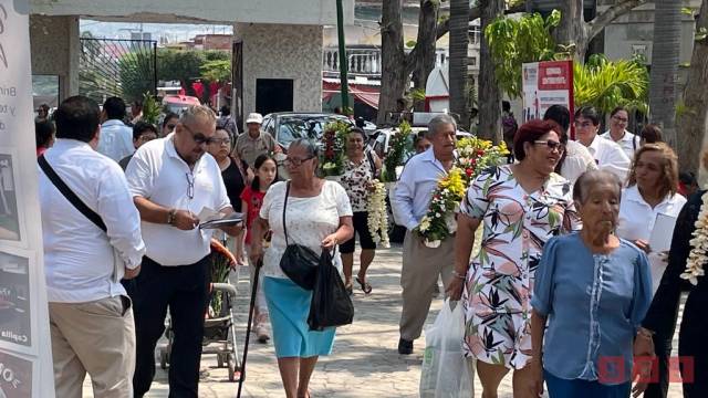 Susana Solis Informa Más de diez mil personas acuden a los panteones en el Día de las Madres