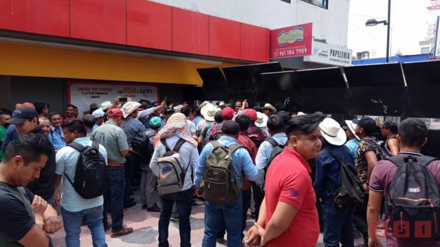 Susana Solis Informa Protestan habitantes de Ángel Albino Corzo por abandono de obras sociales