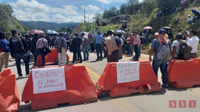 Susana Solis Informa Bloquean carreteras docentes de la Sección 7 por cheque retenidos