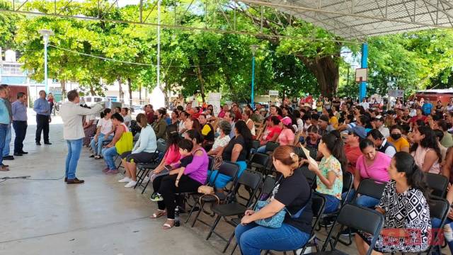 Susana Solis Informa Imparten conferencia “Diálogo la mejor comunicación entre Padres e Hijos para evitar las adicciones”