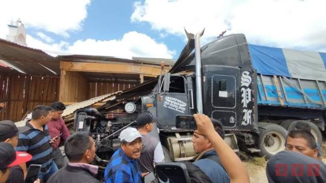 Susana Solis Informa TRÁILER se queda sin frenos en Chiapas; hay una persona fallecida