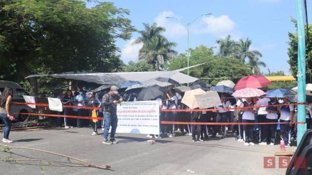 Susana Solis Informa DOS días de bloqueo de estudiantes de Enfermería por falta de espacios para prácticas