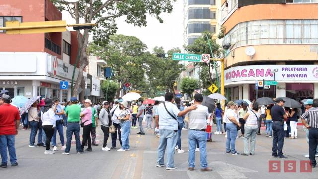 Susana Solis Informa BLOQUEAN maestros avenida principal de Tuxtla Gutiérrez; piden destitución de supervisora