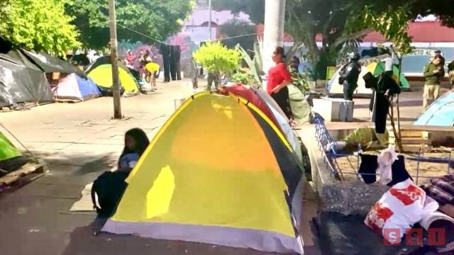 Susana Solis Informa CONTINÚAN migrantes en Parque Santo Domingo; se niegan a desalojar