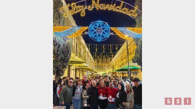 Susana Solis Informa Miles de personas presencian el encendido de luces navideñas en San Cristóbal