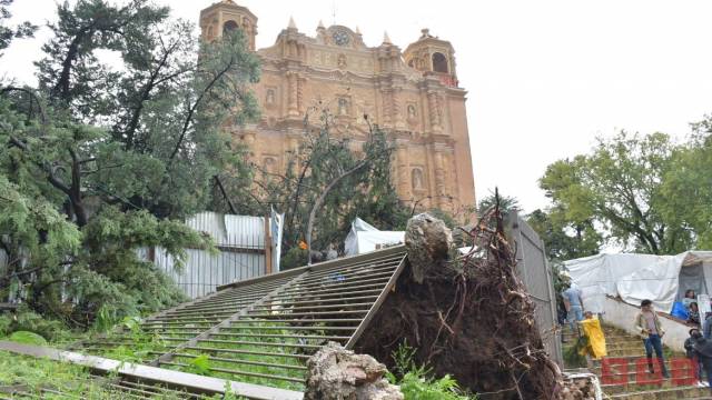 Susana Solis Informa TORNADO y lluvias dejan en San Cristóbal daños materiales y calles encharcadas