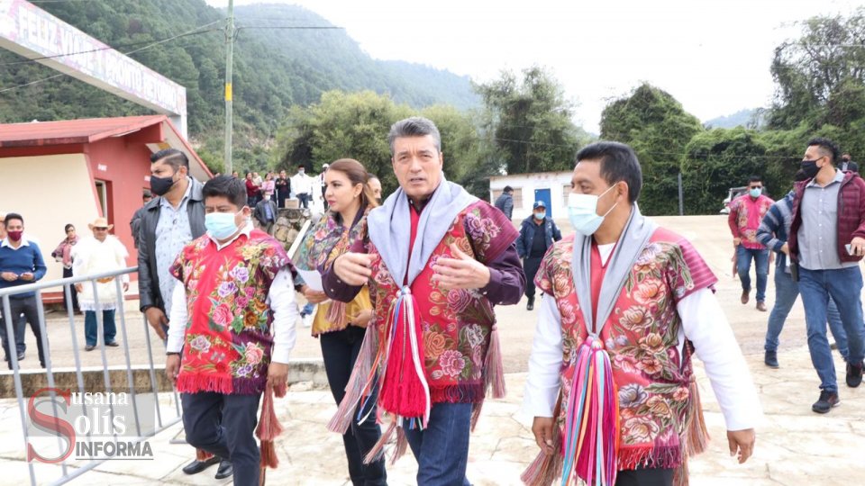 El gobernador entregó más de 4.7 mdp en apoyos a productores con el fin de fomentar la economía y la cultura milenaria de las comunidades indígenas