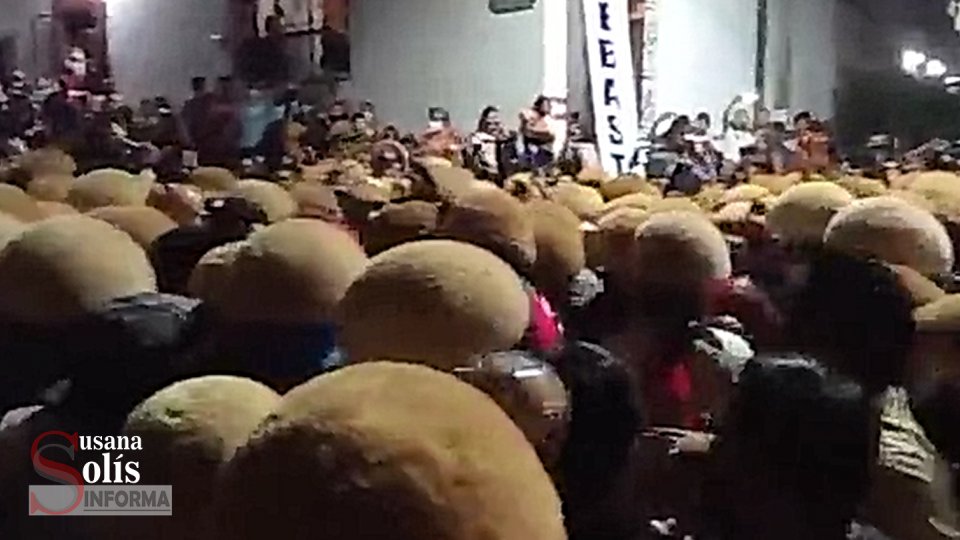 Grupo antagónico de parachicos se sale del “huacal” Susana Solis Informa