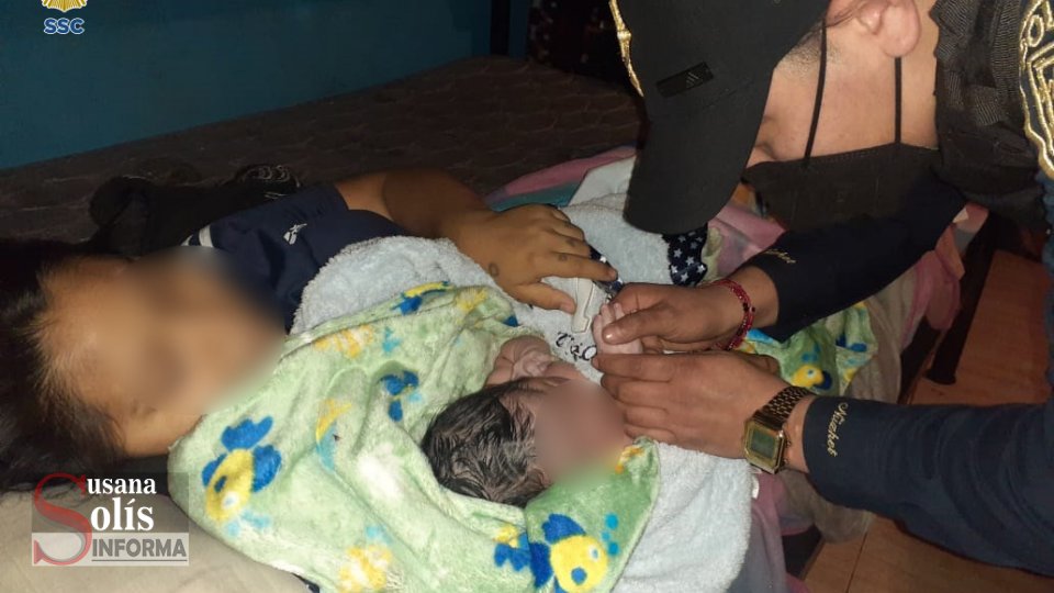 POLICÍAS asisten a mujer en parto Susana Solis Informa