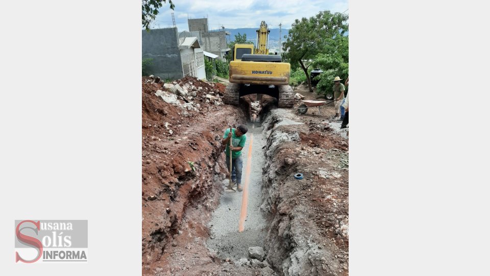 Recorrió calles de las colonias Loma Bonita y Arroyo Blanco, ahí se realizó  pavimentación mixta con concreto hidráulico