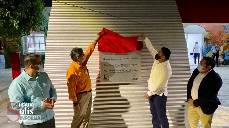 DEVELA alcalde Carlos Morales placa del Centro de Convenciones de CANCINTRA - Susana Solis Informa