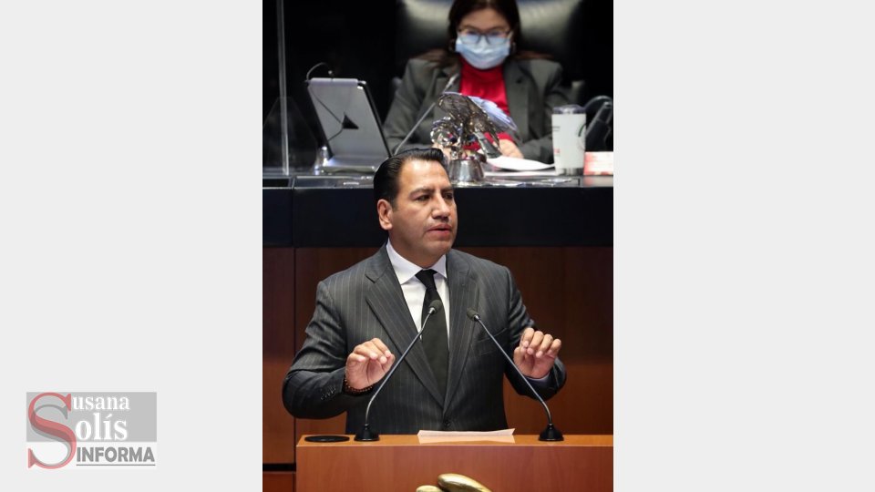 Eduardo Ramírez presentó la iniciativa para visibilizar a las mujeres escritoras y para reconocer a la sociedad literaria mexicana.