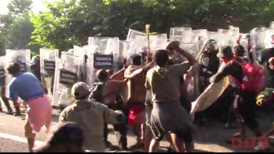 SE ENFRENTAN migrantes y la Guardia Nacional - Susana Solis Informa