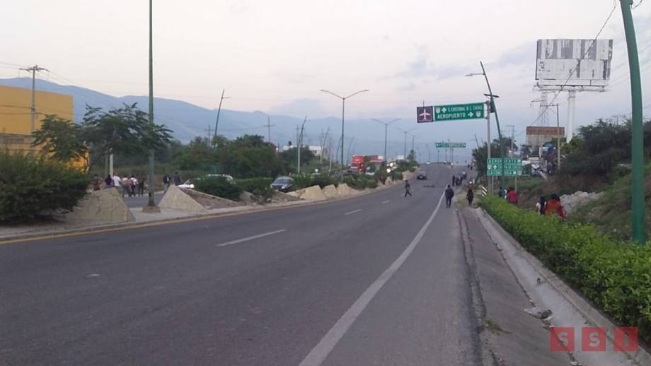 LEVANTAN bloqueo habitantes de Simojovel - Susana Solis Informa
