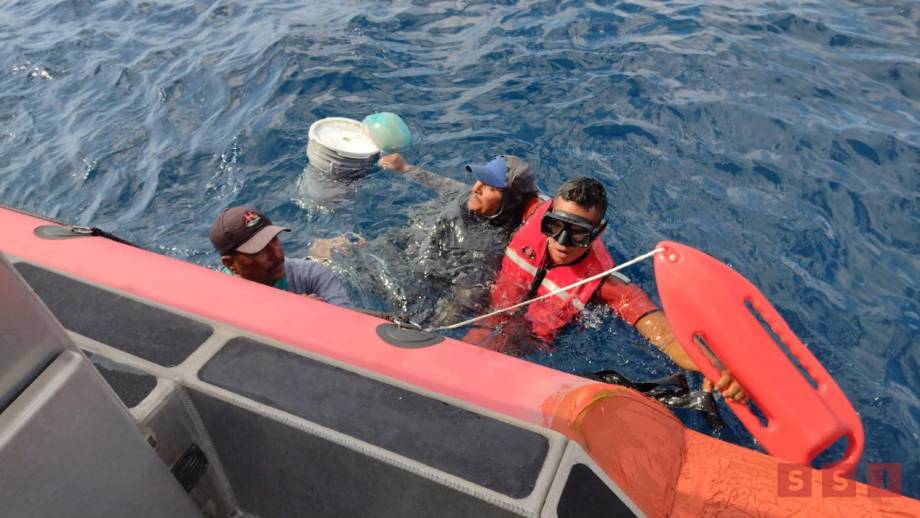 RESCATAN a pescadores varados en altamar en Chiapas Susana Solis Informa
