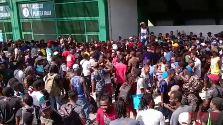 SE AGLOMERAN haitianos en busca de regularizarse en Tapachula - Susana Solis Informa