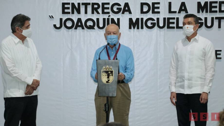 Hace unos días recibió la medalla de Honor al mérito ciudadano “Joaquín Miguel Gutiérrez” al exsecretario de Gobernación