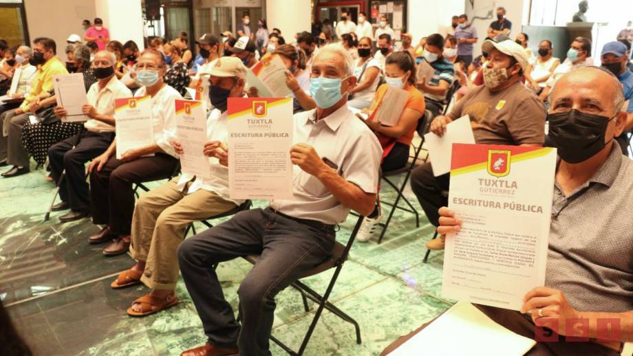 ENTREGAN escrituras a habitantes de Villas de San José en Tuxtla - Susana Solis Informa