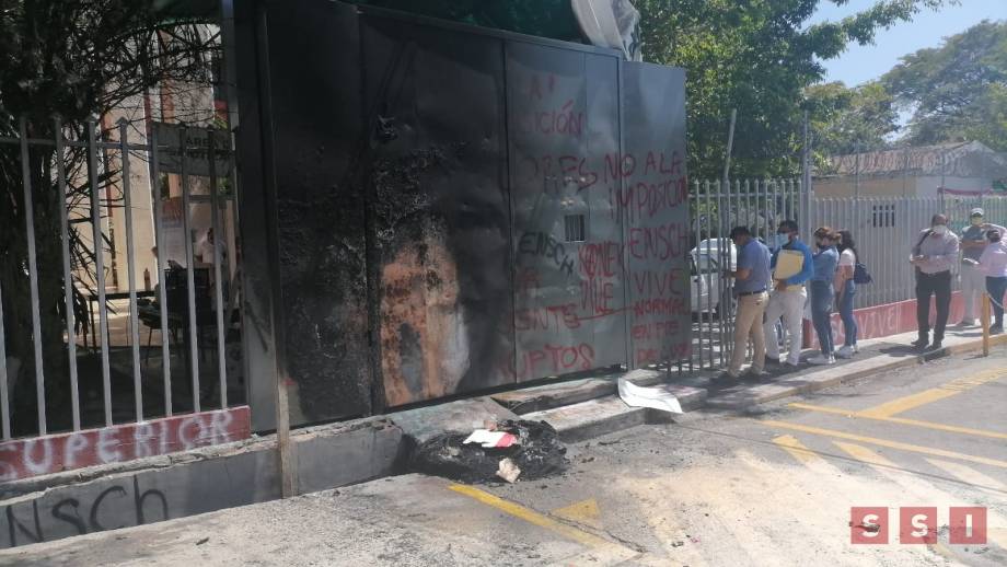 PROTESTAN maestros interinos por falta de pagos desde el 2016 - Susana Solis Informa