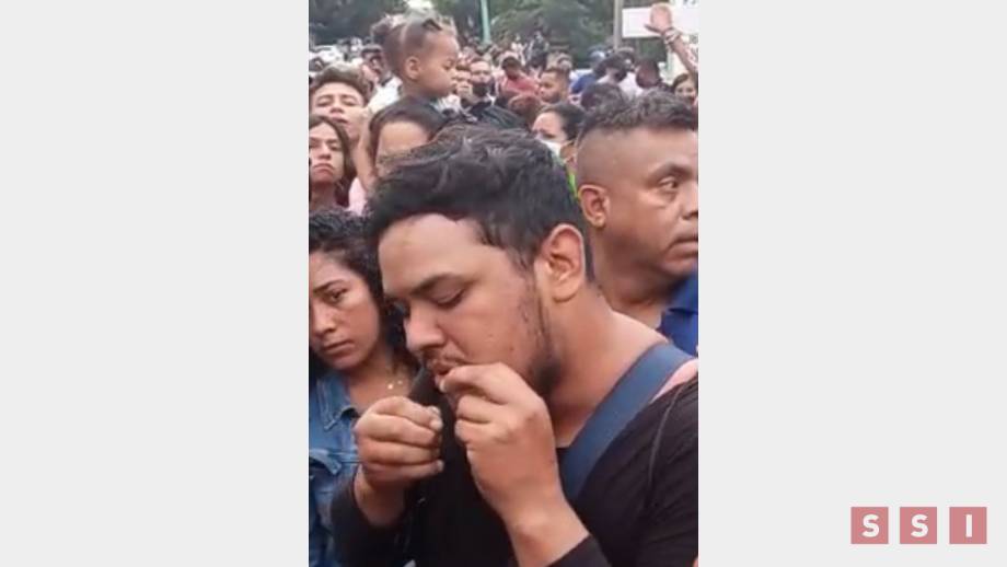 PROTESTAN migrantes y se suturan los labios ante llegada de AMLO Susana Solis Informa