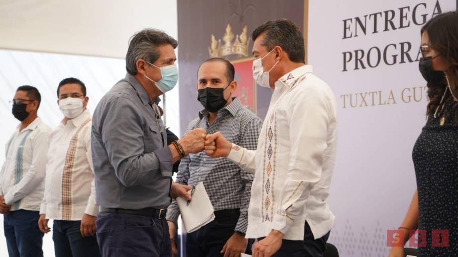 Reciben Vecinos Vigilantes equipamiento en Tuxtla - Susana Solis Informa