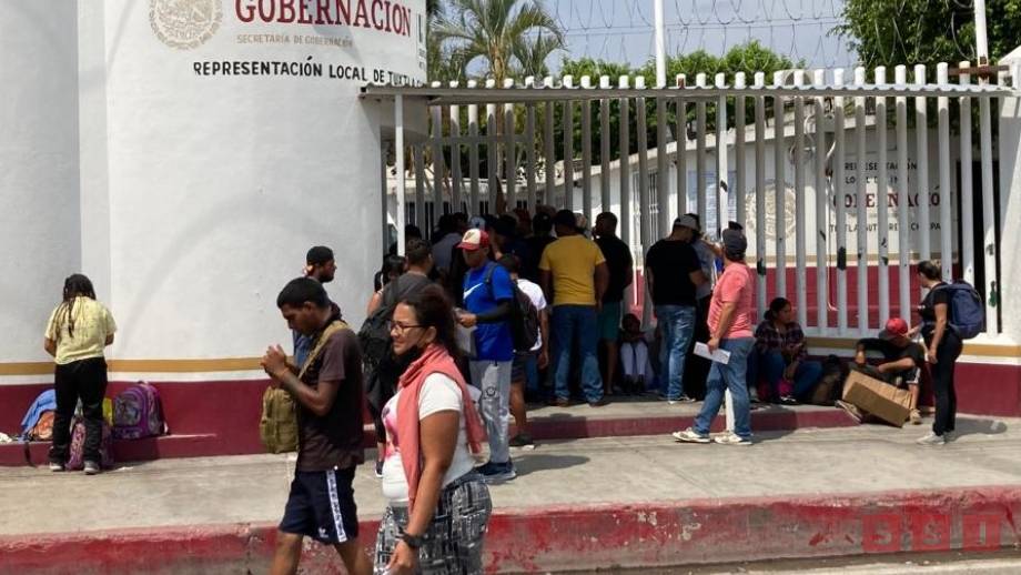MIGRANTES se manifiestan nuevamente en busca de una visa - Susana Solis Informa