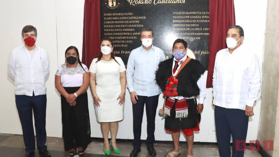 Por la mañana acudió al Congreso del Estado junto al gobernador Rutilio Escandón Cadenas a la imposición de la Medalla “Rosario Castellanos”