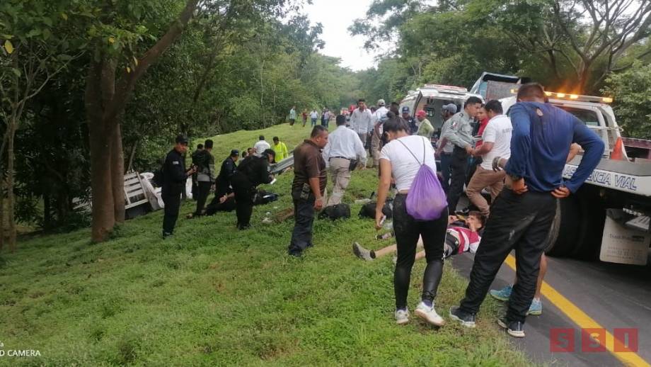 Vuelca camión con migrantes; hay 12 lesionados - Susana Solis Informa