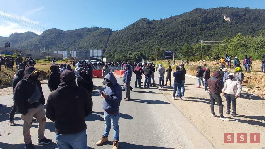 Bloquean carretera de cuota SCLC-Tuxtla; piden liberación de Pablo Pérez - Susana Solis Informa