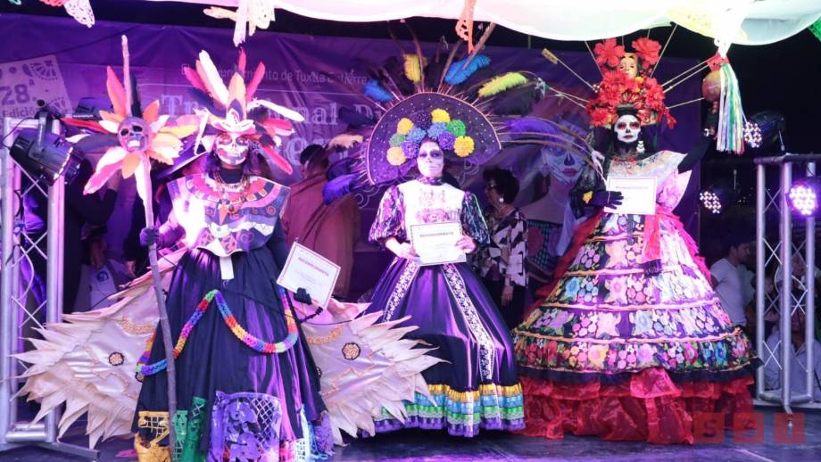 Importante participación ciudadana en la celebración del Día de Muertos del Ayuntamiento de Tuxtla - Susana Solis Informa