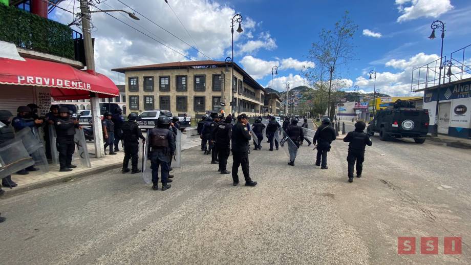Desalojan a personas que vandalizaron edificios públicos en San Cristóbal - Susana Solis Informa