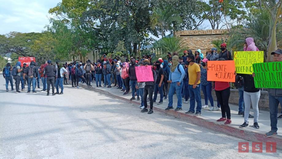 Habitantes de Plan de Ayala encaran a normalistas para que dejen avanzar la obra de Libramiento Norte - Susana Solis Informa