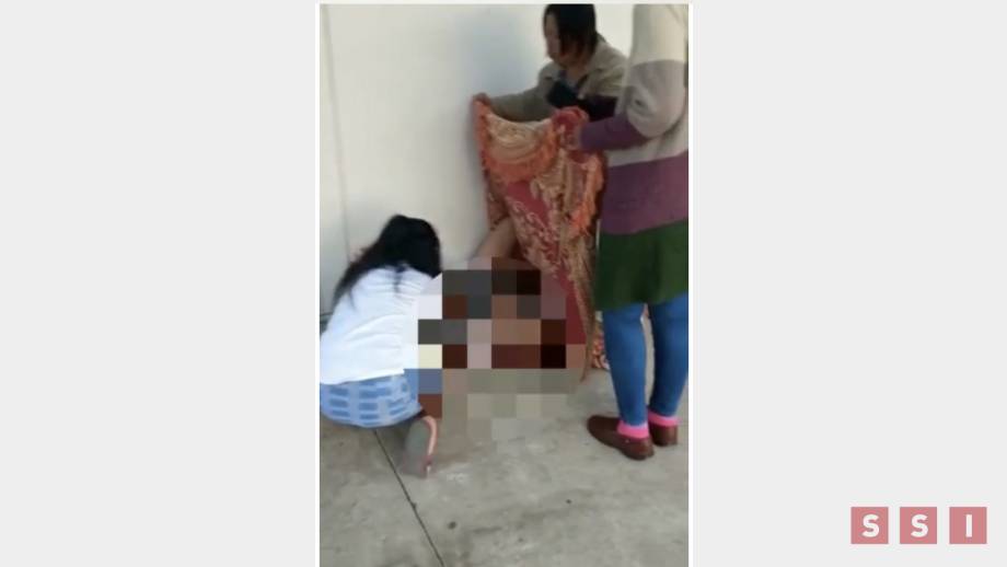 NIEGAN atención a mujer embarazada y dio a luz en la puerta del hospital - Susana Solis Informa