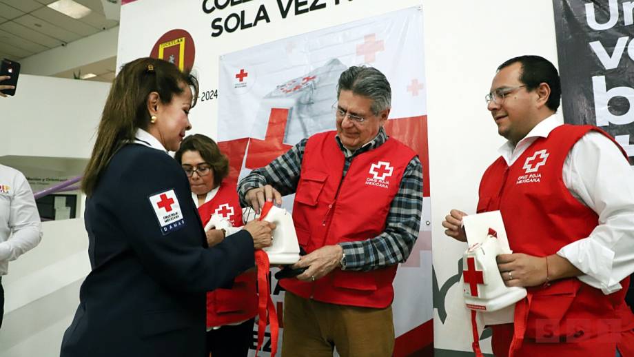 Junto al delegado de la Cruz Roja en Tuxtla, Carlos Morales arranca la colecta anual “Una sola vez no basta, #Dona+ - Susana Solis Informa