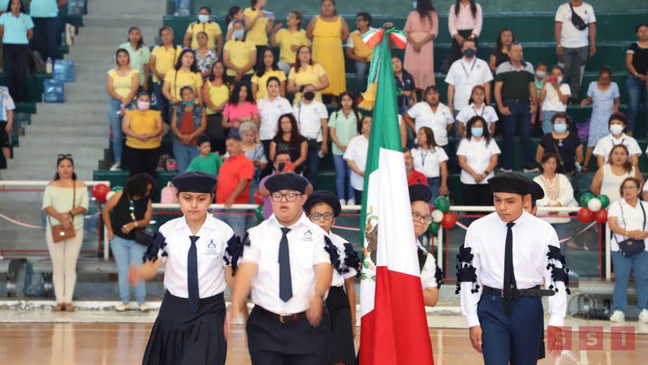Conmemoran el día de la Bandera en Tuxtla Gutiérrez con la 4ª Demostración de Escoltas Especiales - Susana Solis Informa
