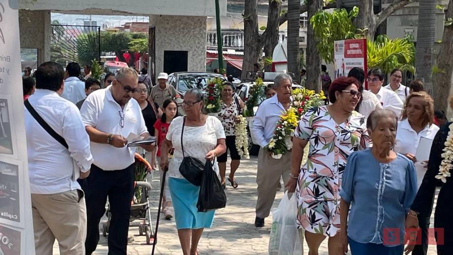 Más de diez mil personas acuden a los panteones en el Día de las Madres - Susana Solis Informa