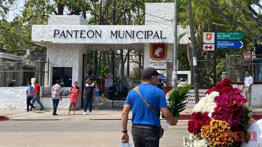 Llevaron flores a las mamás que se adelantaron en el camino