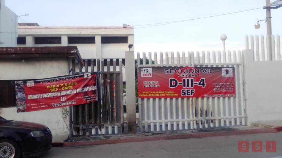 Protestan maestros por la falta de liberación de cheques de más de 16 mil docentes - Susana Solis Informa