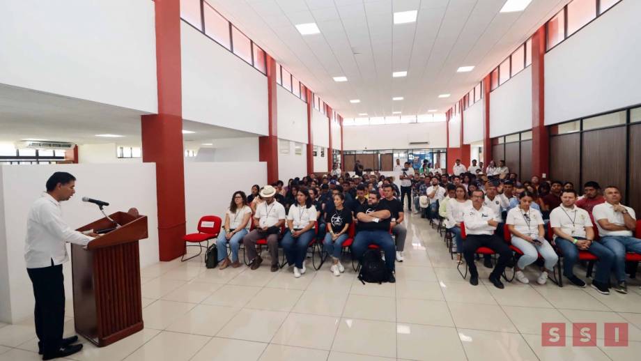 El director del Instituto Tecnológico Superior de Cintalapa, Hernán López Vázquez resaltó el compromiso que se tiene con la educación y el conocimiento