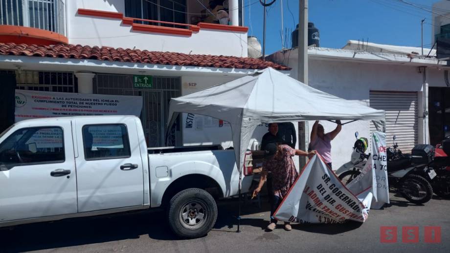 LEVANTAN plantón trabajadores del Instituto de Educación para Adultos - Susana Solis Informa