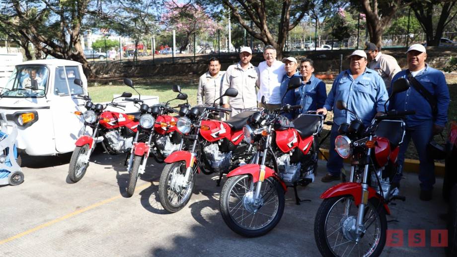 Entrega Alcalde Carlos Morales Vázquez, parque vehicular y maquinaria menor a SMAPA Susana Solis Informa