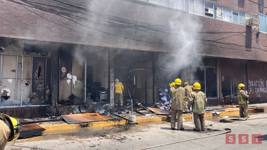 EN CENIZAS quedaron las oficinas de educación federalizada en Chiapas - Susana Solis Informa