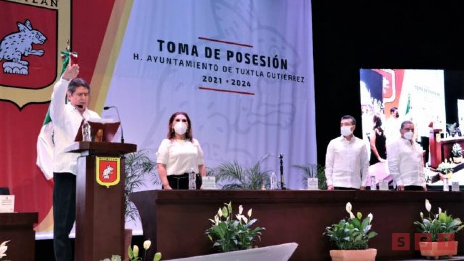 Toma protesta Carlos Morales Vázquez como alcalde reelecto por los tuxtlecos - Susana Solis Informa